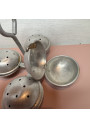 Ancien objet de cuisine en aluminium pour oeufs ou beignets