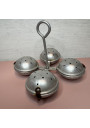 Ancien objet de cuisine en aluminium pour oeufs ou beignets
