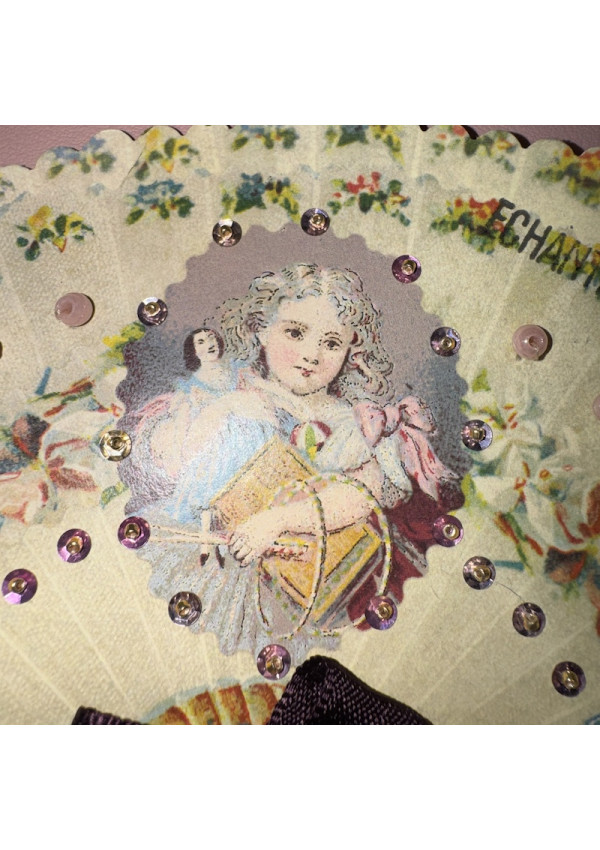 Échantillonneur de perles - Paris France - Motif fillette et poupée