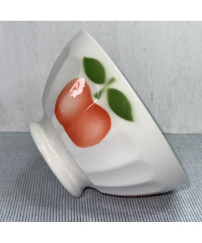 Ancien bol à facettes décor de pêche ou pomme sur fond blanc