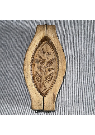 Ancien moule à beurre en bois motif floral