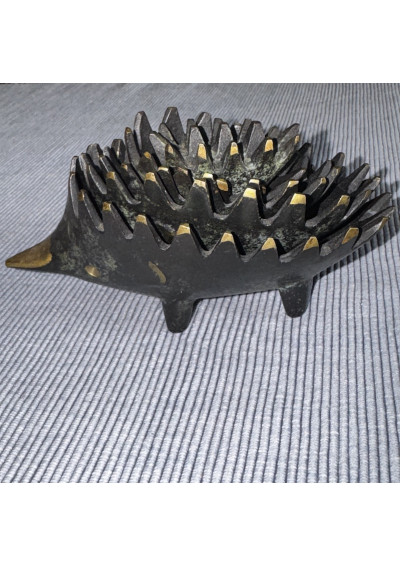 Set of 5 nesting hedgehog ashtrays – Walter Bosse style