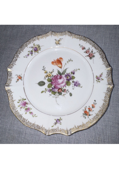 Suite de 8 assiettes à dessert anciennes en porcelaine – Décor floral et dorures