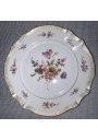 Suite de 8 assiettes à dessert anciennes en porcelaine – Décor floral et dorures