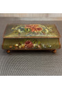 Coffret vintage en métal peint à décor floral – Roses et pieds boule
