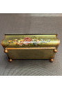 Coffret vintage en métal peint à décor floral – Roses et pieds boule