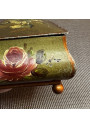 Coffret vintage en métal peint à décor floral – Roses et pieds boule