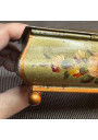 Coffret vintage en métal peint à décor floral – Roses et pieds boule