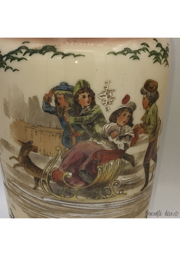 Paire de vases anciens en opaline fine décor hiver