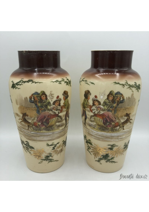 Paire de vases anciens en opaline fine décor hiver