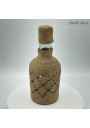 Petite bouteille vintage recouverte de raphia