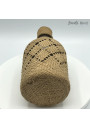 Petite bouteille vintage recouverte de raphia