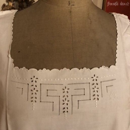 Ancienne chemise de nuit brodée et ajourée | Large | En coton