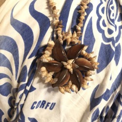 Tahitian shell necklace | Large round medallion | Vintage
