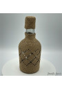 Petite bouteille vintage recouverte de raphia