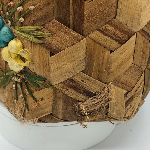 Vintage raffia embroidered basket | Vintage decoration