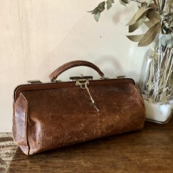 Old leather bag | From doctor or travel | Circa 1920