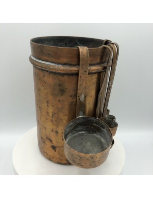 Ancien ensemble de petites mesures en cuivre