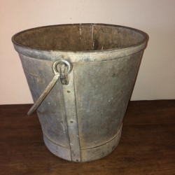 Old zinc bucket | PTT ALC | Old bucket | Farmhouse